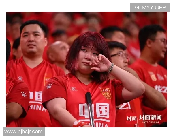 法甲极端球迷愤怒连败暴力袭击自家球员与总监引发恐慌 法甲极端球迷愤怒连败暴力袭击自家球员与总监引发恐慌